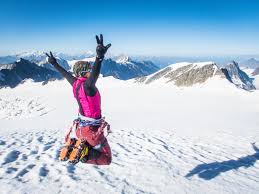 Hollandiahütte (3235 m) je horská chata na skalnatém útesu naad sedlem lötschenlücke, které tvoří západní okraj obřího ledovce grosser aletschgletscher. Berner Walliser Alpen Hochtour Zur Ebnefluh Puls Der Freiheit