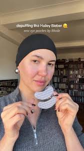 Do you want to try these? 🤗 love the little logos!!! #rhode  #rhodebyhaileybieber #rhodeeyepatches #depuffingeyepatches #karinabik
