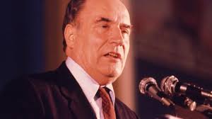 Francisque, décoration de mitterrand en 1943 : Quand Francois Mitterrand Visitait La Coree Du Nord De Kim Il Sung La Voix De La Diaspora Rwandaise