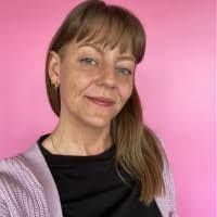 Julia Karis's Instagram, Twitter & Facebook