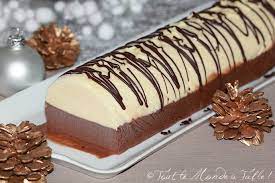 Pour réaliser cette recette de bûche saint honoré brownie inaya™ alunga™ commencer par préparer les ingrédients du brownie. Buche Glacee Vanille Chocolat Tout Le Monde A Table