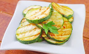 What vitamins are in green zucchini. Zucchini Sommergemuse Mit Wertvollen Inhaltsstoffen