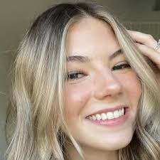 Kate Baker's Instagram, Twitter & Facebook