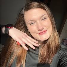 Alexis Crook's Instagram, Twitter & Facebook