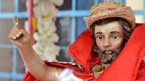 Llegó el día octavo para la circuncisión y se le debe poner el nombre por el que se le nombrará para toda la vida. Este 24 De Junio Los Tambores Repican Para San Juan El Que Todo Lo Tiene Y Todo Lo Da