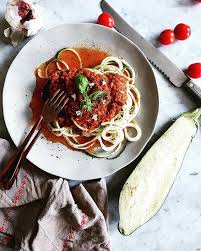 Yummy Lunch Meatless Bolognese With Courgette Spaghetti It Was One Of The Dishes I Thought During My First Nutriti Yummy Lunches Meatless Bolognese Meat Free