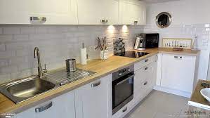 renovation d un appartement credence cuisine cuisine blanche cuisine blanche et bois