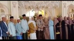 Pesantren ini didirikan pada tahun 1957 oleh abuya dimyati. Keluarga Besar Abuya Uci Turtusi Cilongok Pasar Kemis Youtube