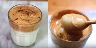 Penasaran Cara Buat Dalgona Coffee Yang Sedang Viral Intip Disini Yuk Di 2020 Coffee Cake Bubble Tea Cappuccino
