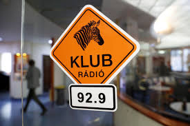 It visits the most beautiful built and natural sights of the country. Hungria Cierra La Ultima Radio Independiente Del Pais