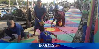 Pengertian gotong royong menurut ahli. Ketika Warga Kamal Muara Gotong Royong Mempercantik Kampungnya Halaman All Kompas Com