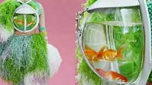 Hal ini dilakukan agar aquarium tidak mudah tersenggol dan pecah, mengingat ukurannya yang kecil. Didesain Tidak Biasa Potret Aquarium Unik Ini Pasti Bikin Kamu Ingin Memilki
