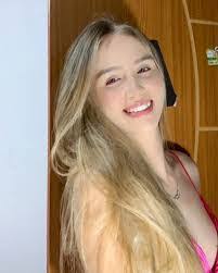 Danielle Goral's Instagram, Twitter & Facebook