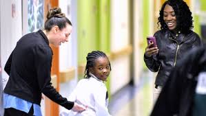 Dolphins CB Tony Lippett brings holiday cheer to Detroit family