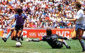 Pero el delantero no pudo dominar el balón, y el rechazo defectuoso de un defensor terminó en un pase el recordado gol con la mano de diego ante inglaterra. Pfpar Jibdjidm