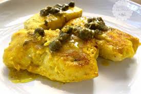 Di ogni filetto fare un rotolino e fermarlo con stecchino, spargere con un pizzico di sale e cuocere a fuoco moderato. Filetti Di Merluzzo Con Curcuma E Capperi Ricette Al Volo