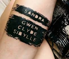 Brush Stroke Tattoo With My Wife And Kid S Name Beau Tatouage Tatouage Tatouage Bracelet
