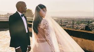 News, they exchange a passionate kiss in front of a beautiful wall of white. 11 Things We Learned About Kimye S Wedding During The Kuwtk Finale Mtv