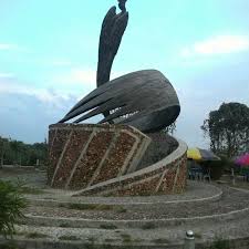 Burung enggang, kota palangka raya. Patung Burung Enggang Sengata East Borneo