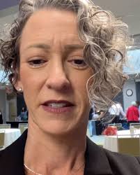 Today at our Schaumburg Business Association coffee and contacts event I  had an overwhelming response to my Sneex shoes so I had to start recording 