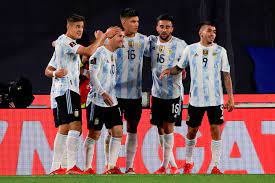 La selección argentina, tras sentenciar su clasificación a cuartos de final con la victoria contra paraguay, apunta sus cañones al duelo del próximo lunes contra bolivia, por el cierre de la fase de grupos, pero ya mira de reojo al juego decisivo de cuartos de final, del sábado 3 de julio. Fyqmltjw2vltkm