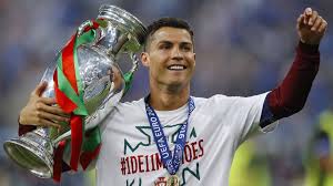 Veröffentlicht am 10.07.2016 | lesedauer: Cristiano Ronaldo Portugal Holen Fussball Em Titel 2016