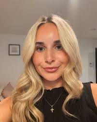 Erin Carr's Instagram, Twitter & Facebook