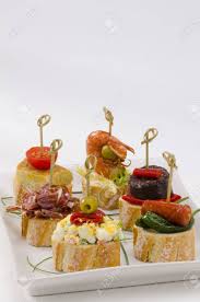 Foto circa tapas o alimento spagnoli dell'antipasto, aperitivi freddi del buffet. Immagini Stock Montaditos Cucina Spagnola Pane A Fette Condita Con Una Varieta Di Antipasti Tapas Spagnole Image 18653457