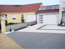 Allee De Garage Permeable En Hydro Way Gris Flanelle Et Blanc Lez Design Exterieur Outside Entree De Maison Exterieur Amenagement Cour Amenagement Exterieur