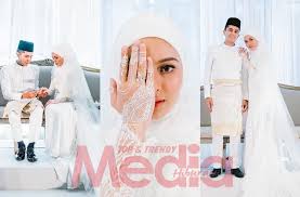 Bagai pinang dibelah dua bermaksud akan pasangan yang sama cantik dan sepadan antara satu sama lain. Gambar Bagai Pinang Dibelah Dua Ini Foto Indah Majlis Pernikahan Adik Syatilla Syida Melvin Media Hiburan