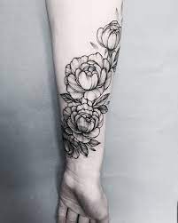 Flowers are one of the most beautiful things created by god and usually treated as a symbol of femininity. Pinterest Linell Tattoos Cover Tattoo Rose Tattoos