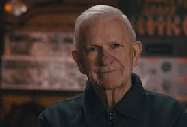 Leon Helton's Instagram, Twitter & Facebook