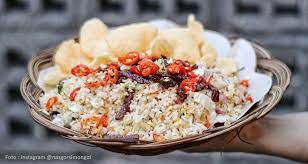 Menu makan malam sehat adalah yang mampu memenuhi kebutuhan protein tubuh, salad daging ayam hingga spageti daging bisa jadi pilihan tepat. 47 Kuliner Malam Bandung Yang Terkenal Enak Dan Murah Meriah Wajib Dicoba Aneka Wisata