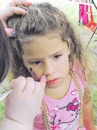 Melanie Helgeson's Instagram, Twitter & Facebook