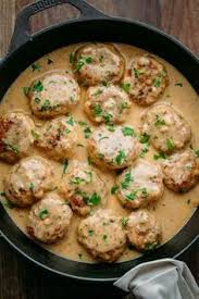Boulettes De Poulet Dans Une Sauce Cremeuse Delicieuses Meme Une Fois Rechauffees Recettes Ma Fourchette Recettes De Cuisine Cuisine Recette