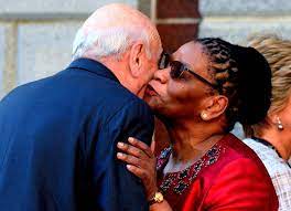 She is currently serving as speaker of the national assembl. Khandani Msibi On Twitter The Myanc Must Unkiss De Klerk If It Wants To Become Relevant This Wasn T Just Thandi Modise But The Anc Kissing De Kletk Deklerkmustfall Https T Co 6kz0kohqxs
