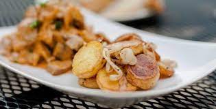 James Martin Beef Stroganoff Is Super Easy And Quick He Uses Best Beef Fillet To Make This Recip Saturday Kitchen Recipes Beef Stroganoff James Martin Recipes