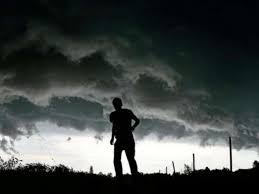 Ist der mann, der sich hier vor den kameras versteckt, ein brutaler vergewaltiger? Sexueller Ubergriff In Munchen Englischer Garten Joggerin 22 Festgehalten Und Begrapscht Bayern