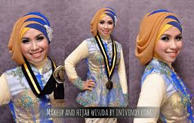 Makeup Natural Dan Tutorial Hijab Wisuda Terbaru Ala Vindy Tutorial Hijab Pashmina Kursus Hijab Gaya Hijab