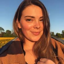 Leah Male's Instagram, Twitter & Facebook