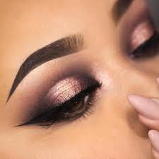 Les personnes aux yeux marron ont l'avantage de pouvoir se permettre presque toutes les couleurs. Current Moo Maquillage Bal De Promo Maquillage Soiree Yeux Marron Maquillage Bal