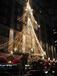 Christmas Tree Lights At Macy S Nyc At The Herald Square Corner Of This City Block Sized Store Nyc Christmas New York Christmas Christmas Scenes