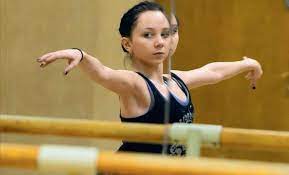 В ночь на 27 марта на чемпионате мира по фигурному катанию в стокгольме уроженка удмуртии елизавета туктамышева окончательно вписала свое имя в историю мирового спорта. Elizaveta Tuktamysheva Biography Photo Age Height Figure Skating Personal Life News 2021