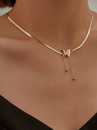 Butterfly Decor Necklace In 2020 Gold Jewelry Fashion Necklace Antique Jewelry Indian