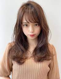 女性らしい美曲線シルエット ルヴア張替 流しやすい前髪 sh 7 ヘアカタログ 髪型 ヘアスタイル afloat アフロート 表参道 銀座 名古屋の美容室 美容院 ヘアスタイリング ロングヘア ヘアスタイル