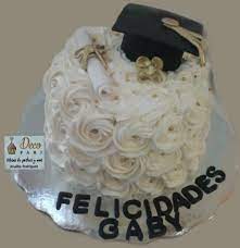 Puedes encargar un pastel de graduación con decorado tradicional, como los que ves en las imágenes de esta sección. Deco Pari Pastel De Graduacion Chantilly Sabor Facebook