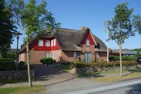 Herzlich willkommen auf der insel föhr bei familie nielsen wir bieten ihnen 3 häuser mit insgesamt 13 wohnungen auf der insel föhr in borgsum an!mindestbuchungszeitraum = 5 tage pro wohnung, (bei kürzeren buchungen kommt ein zuschlag dazu. Ferienwohnung Hus Dikstian Whg 2 Im Eg Fur 4 Pers Alkersum