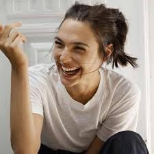 FELIZ CUMPLEAÑOS!! Hoy cumple 36 años de edad la mujer maravilla,  considerada por muchos como una de las mujeres más hermosas que han pisado  este planeta Feliz cumpleaños Gal Gadot