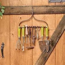 Transformer Une Vieille Tete De Rateau En Crochets A Outils Rangement Outils Jardin Outils De Jardin Abri De Jardin