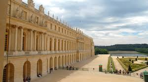 The gardens of versailles were planned by andré le nôtre , perhaps the most famous and influential landscape architect in french history. Heimat Des Sonnenkonigs Chateau De Versailles Mein Frankreich